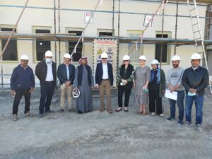 Bara’a Al-Jenae, deputy director KSH, Neil Bevan, Starfish Labs CEO, Meryl Green, Derwen College Principal & CEO, Zoe Wood, Derwen College Head of Curriculum pictured with the KSH construction manager and his team.