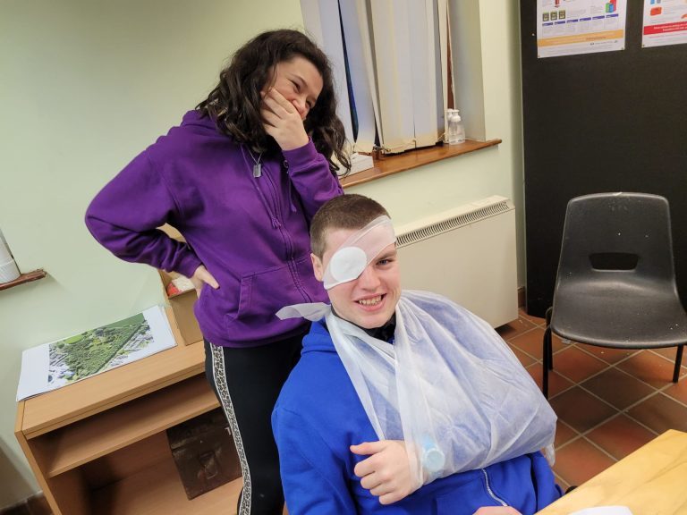 Gold DofE group practice their first aid skills
