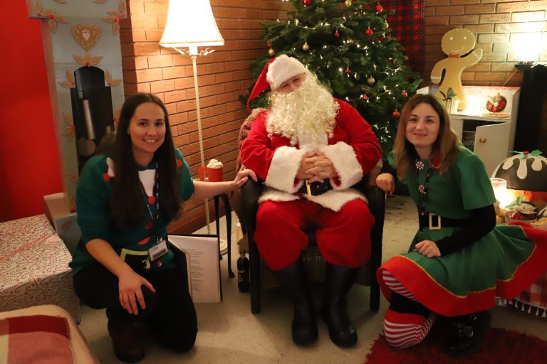 Santa with two elves