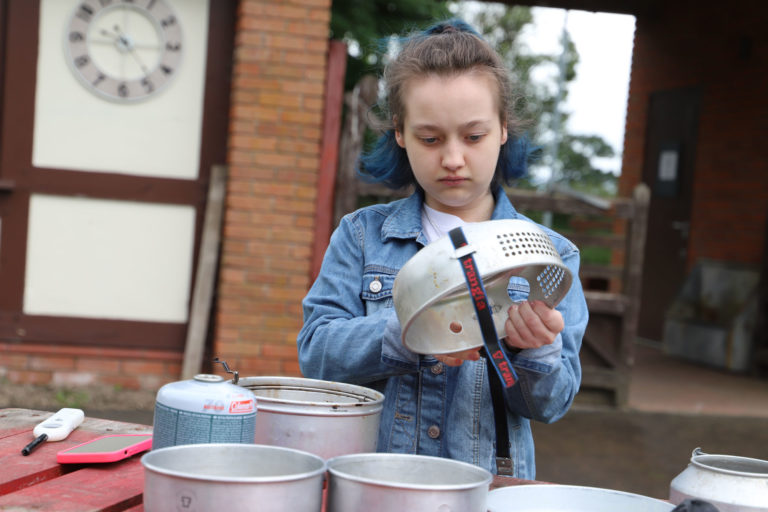 Student setting up a trangia