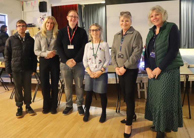 Six judges stood in a group photo together.